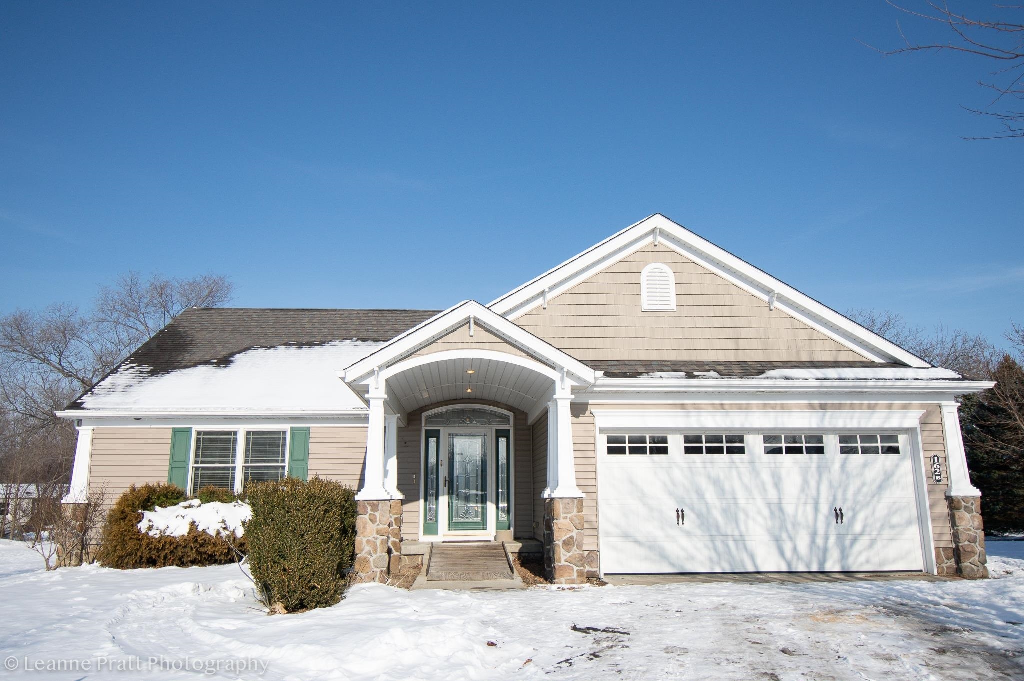 Property Photo: 162B Beacon Pointe Parkway Unit 22 MI 48433