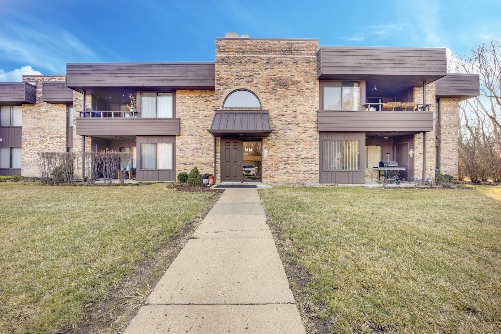 Property Photo:  1414 N Sterling Avenue 202  IL 60067 