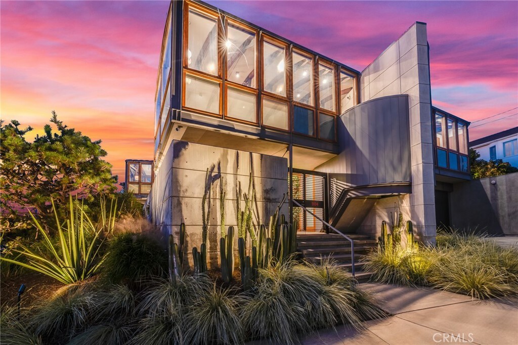 Property Photo: 904 Highview Avenue CA 90266