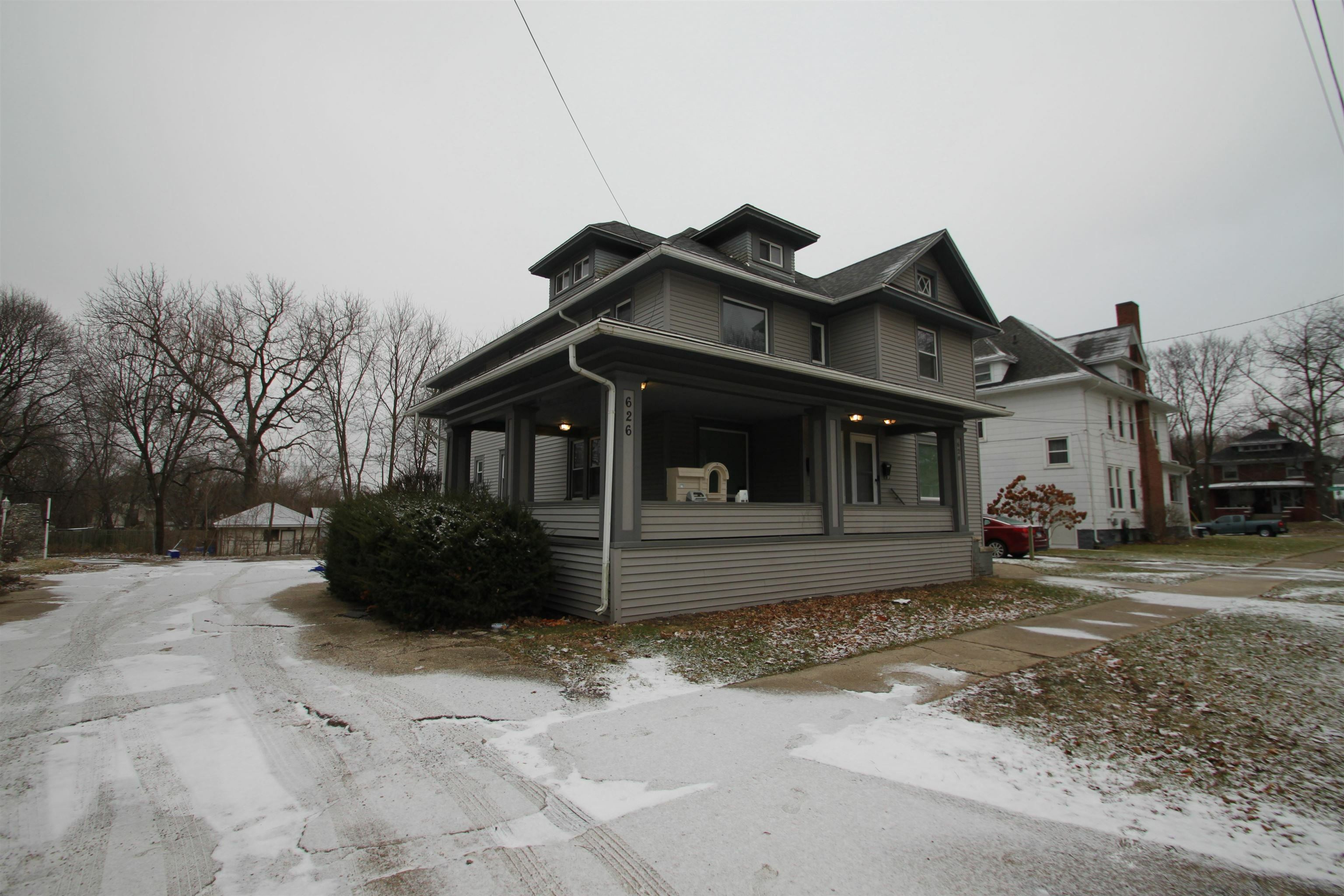 Property Photo:  626 Ashland Avenue  IL 61103 