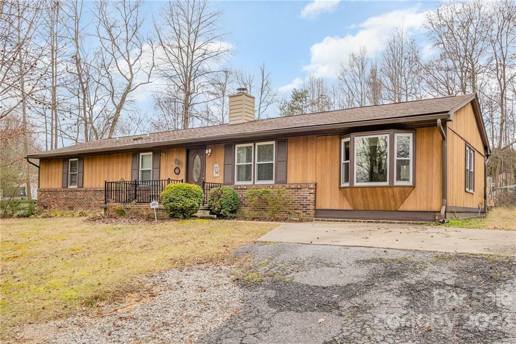 Property Photo:  504 W Park Avenue  NC 28115 