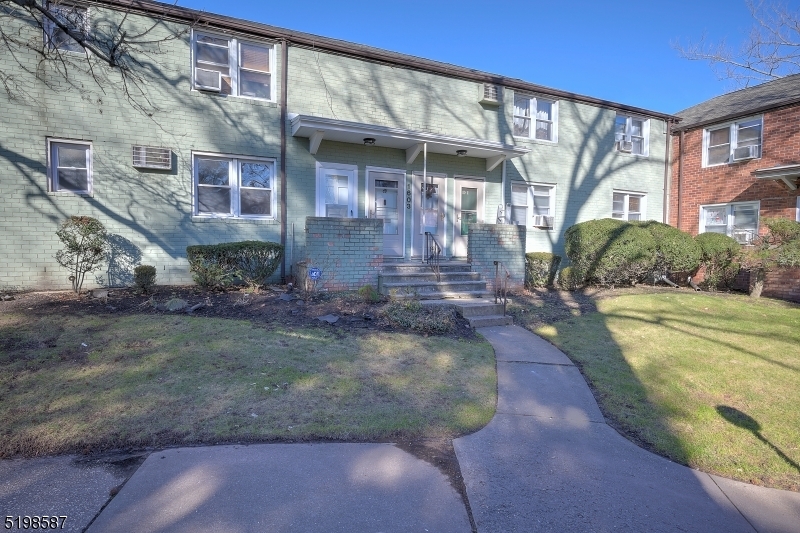 Property Photo:  1603 Wood Ave C1  NJ 07203 