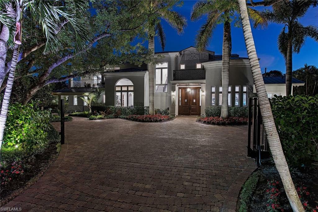 Property Photo: 740 Coral Dr FL 34102