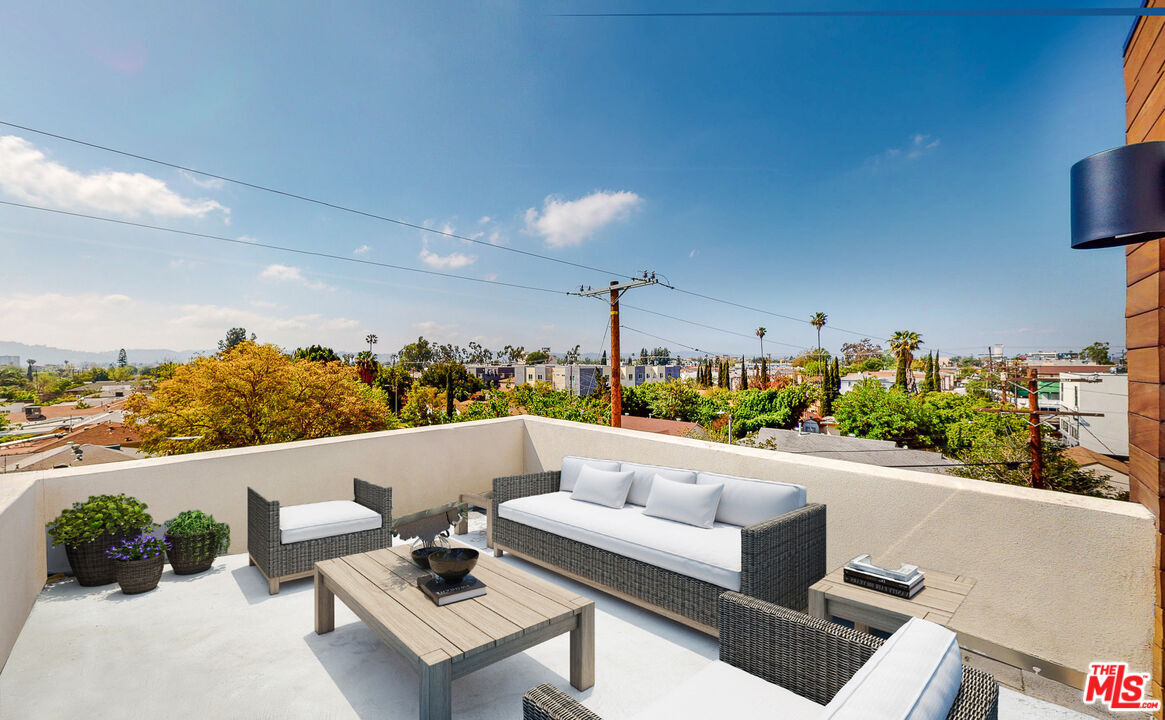 Property Photo: 6346 Camellia Ave 6346 1/2 CA 91606