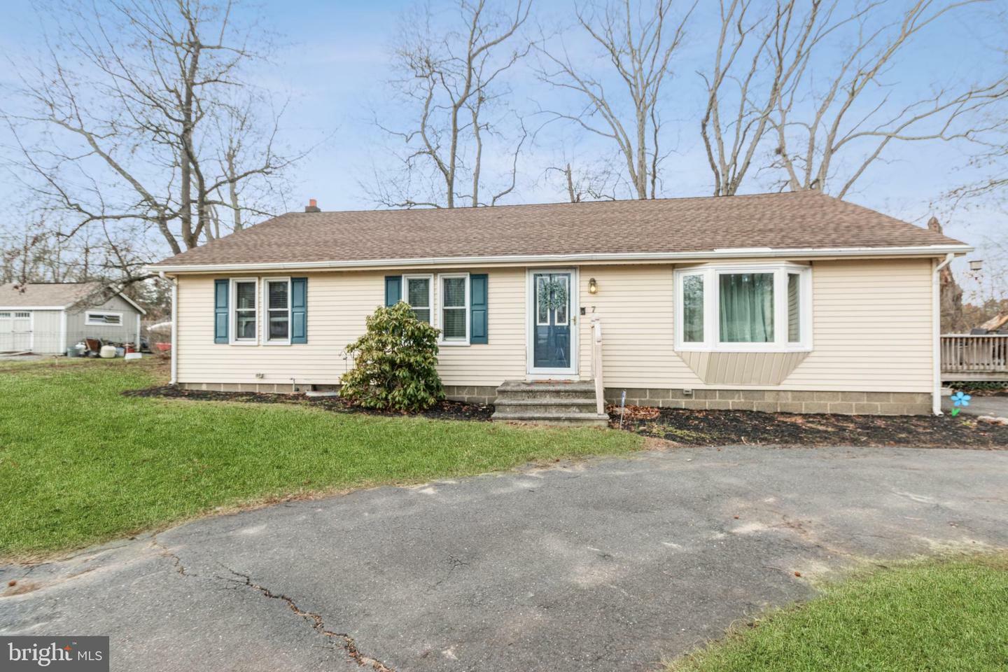 Property Photo:  7 Rottau Avenue  NJ 08068 