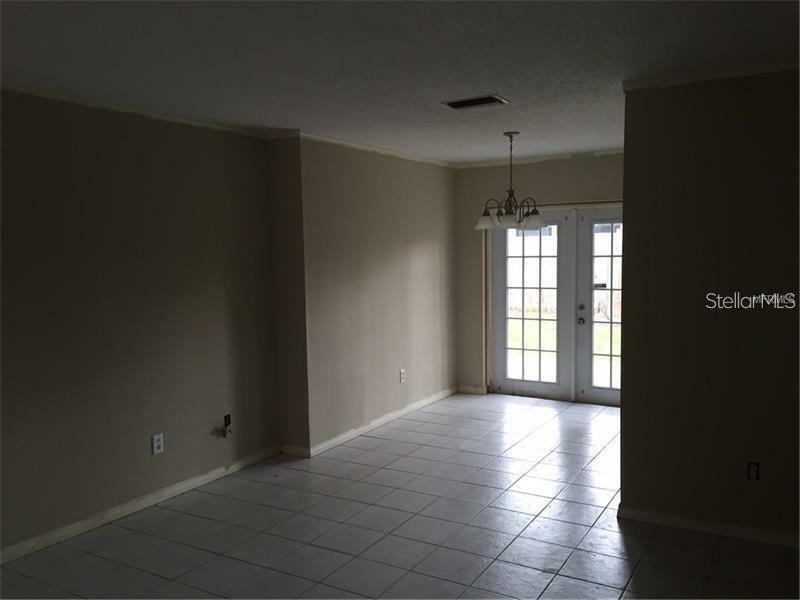 Property Photo:  904 Old Field Drive  FL 33511 