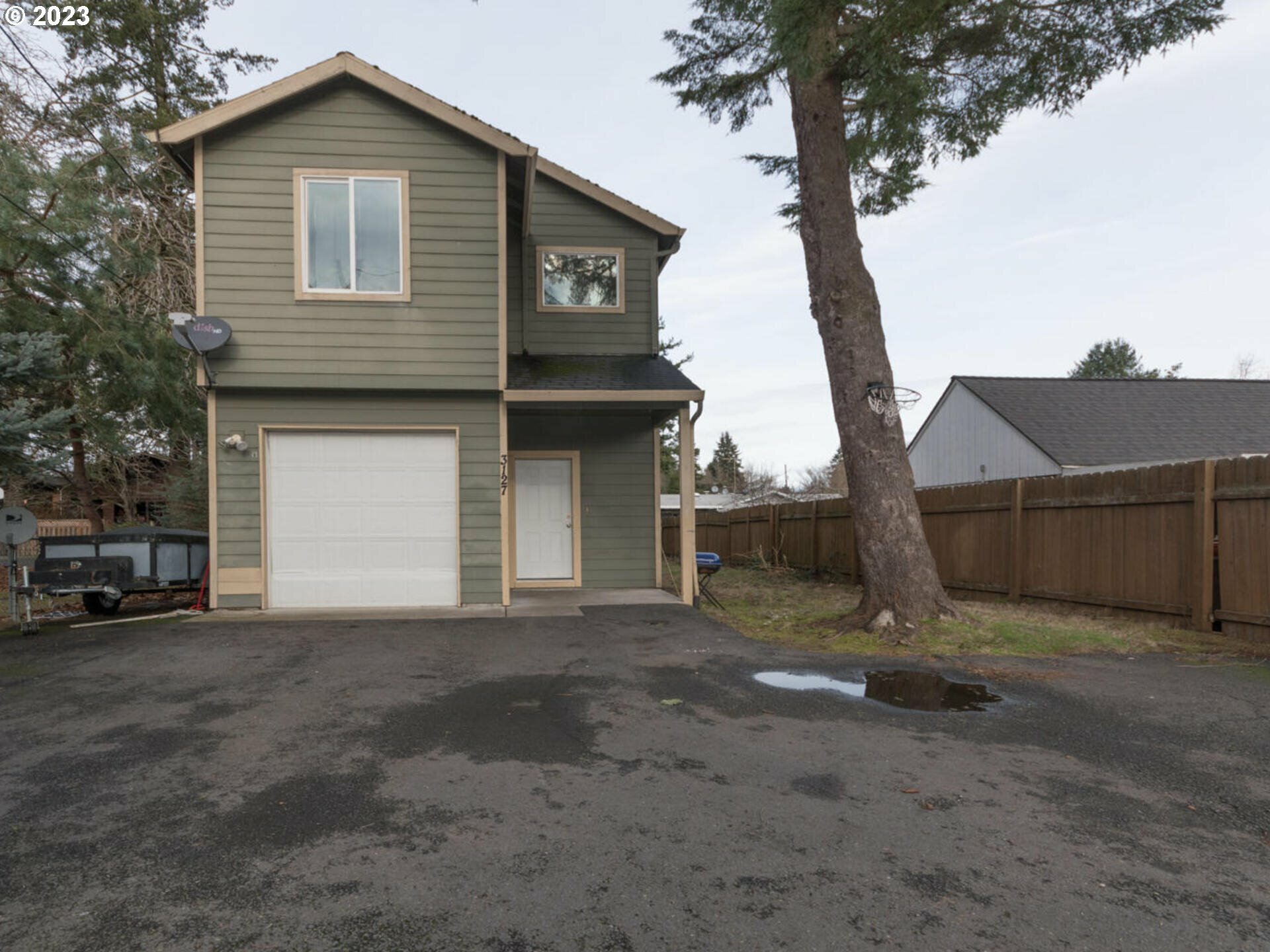 Property Photo:  3127 SE 140th Ave  OR 97236 