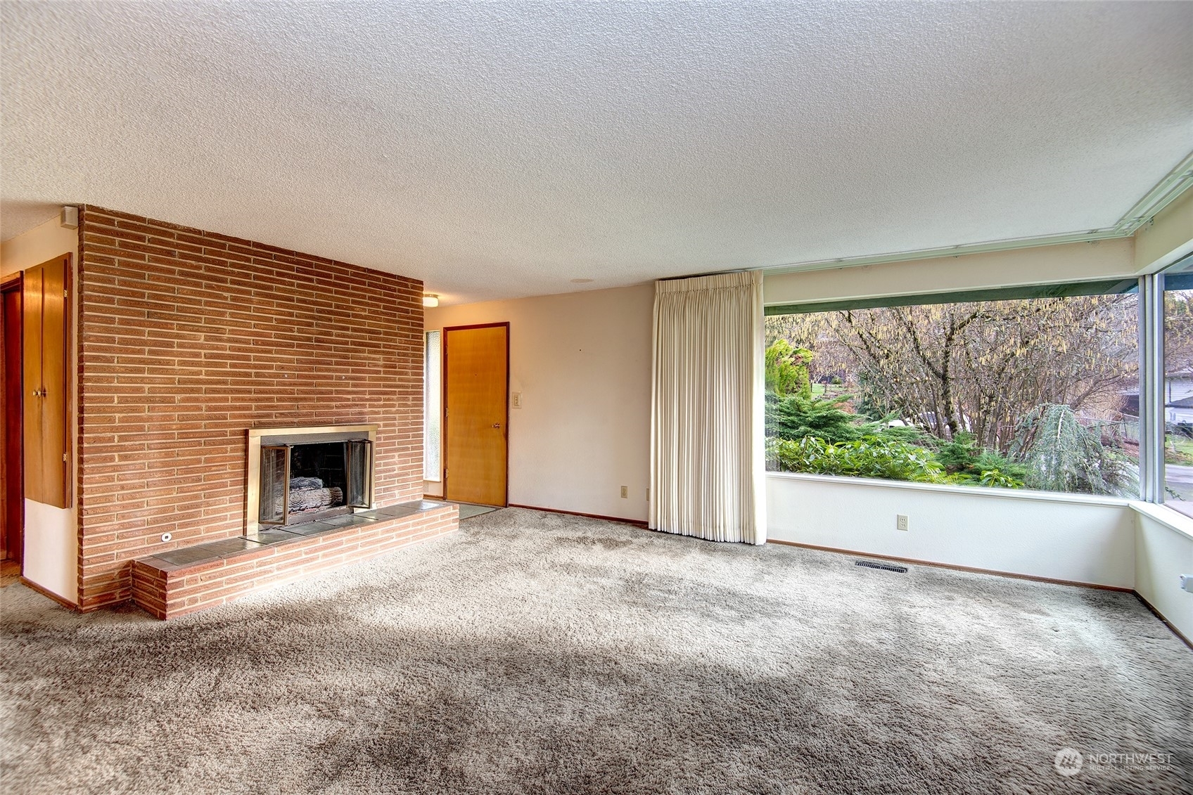 Property Photo: 24318 7th Avenue W WA 98021