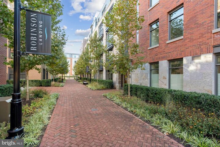 Property Photo:  22 Bakers Walk #3.406  VA 22314 