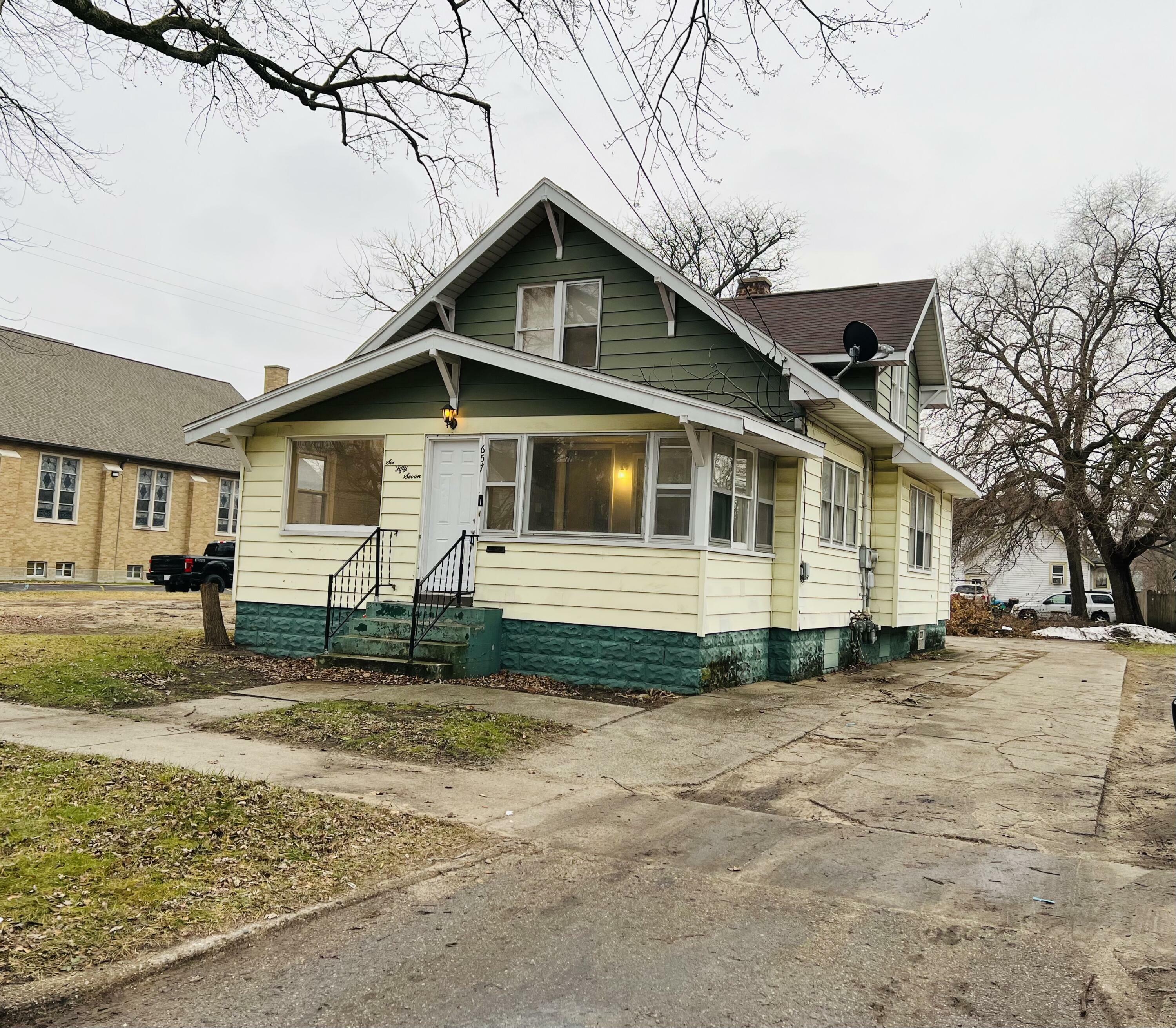 657 Allen Avenue  Muskegon MI 49442 photo