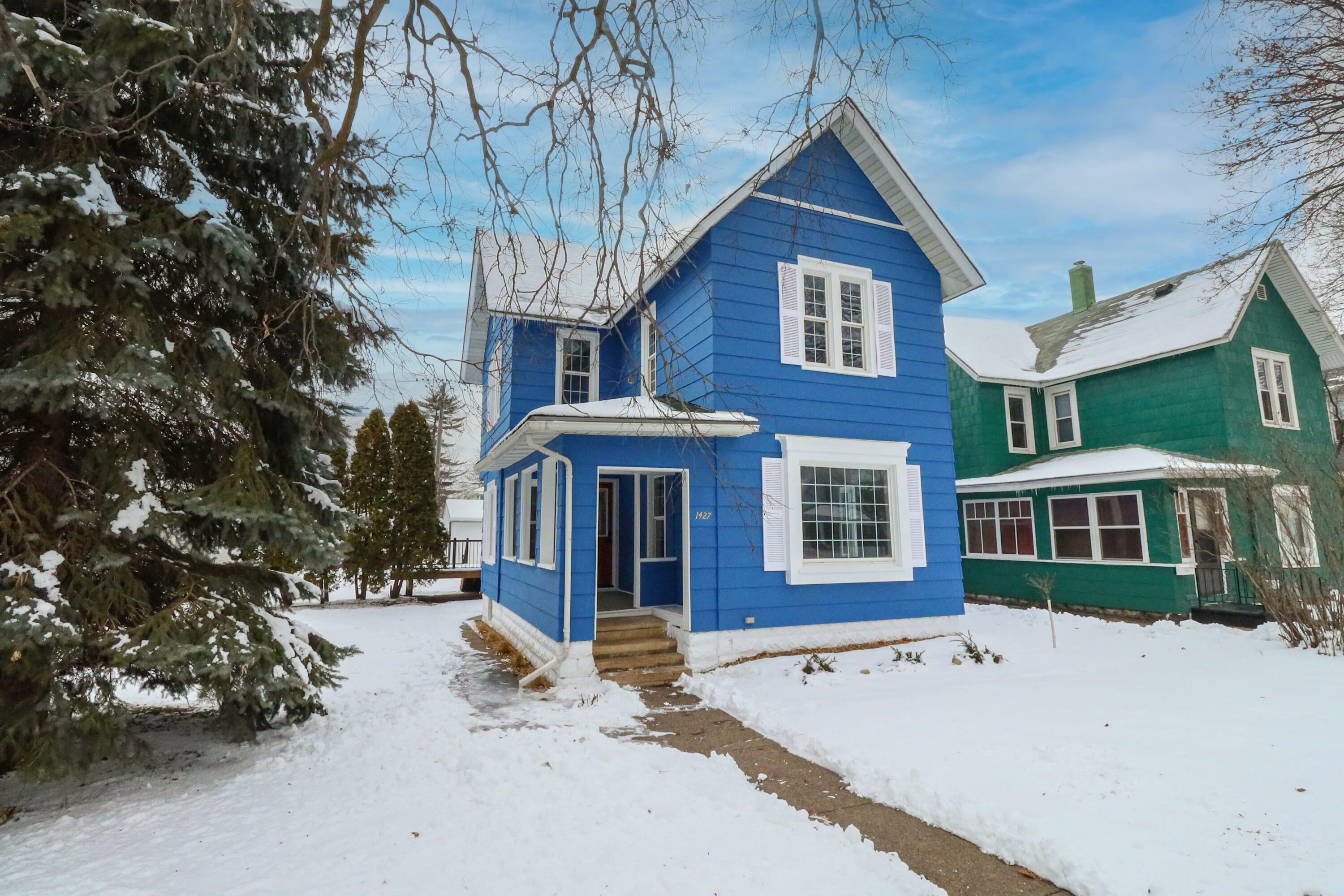 Property Photo:  1427 George St  WI 54603 