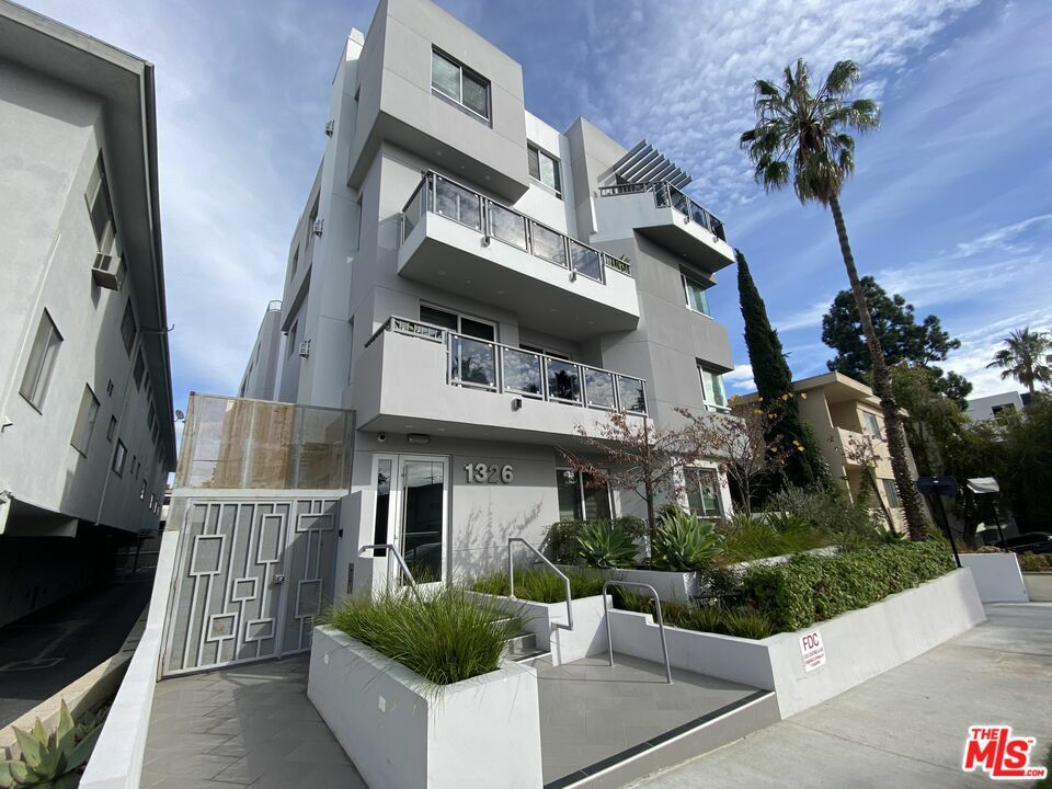 Property Photo: 1326 S Centinela Ave 403 CA 90025