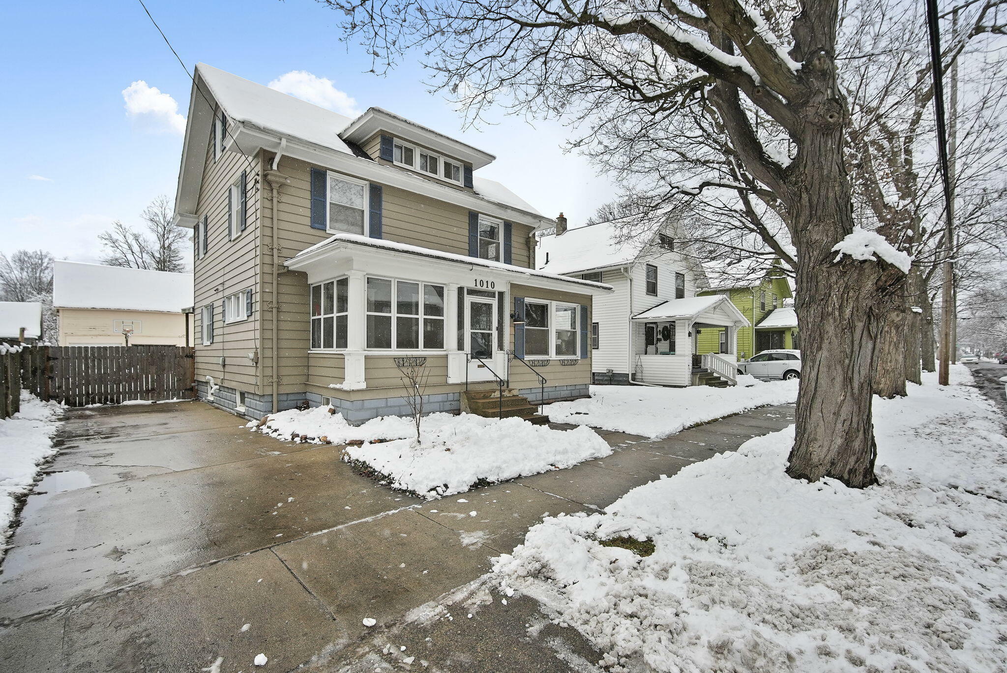 Property Photo:  1010 3rd Street  MI 49203 