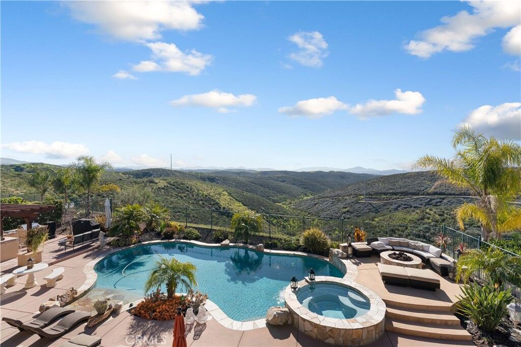 Property Photo:  15553 Via La Ventana  CA 92131 