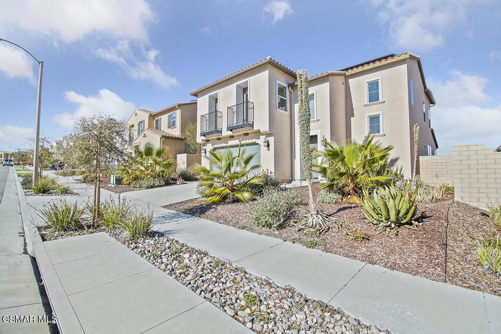 Property Photo:  25212 Golden Maple Drive  CA 91387 