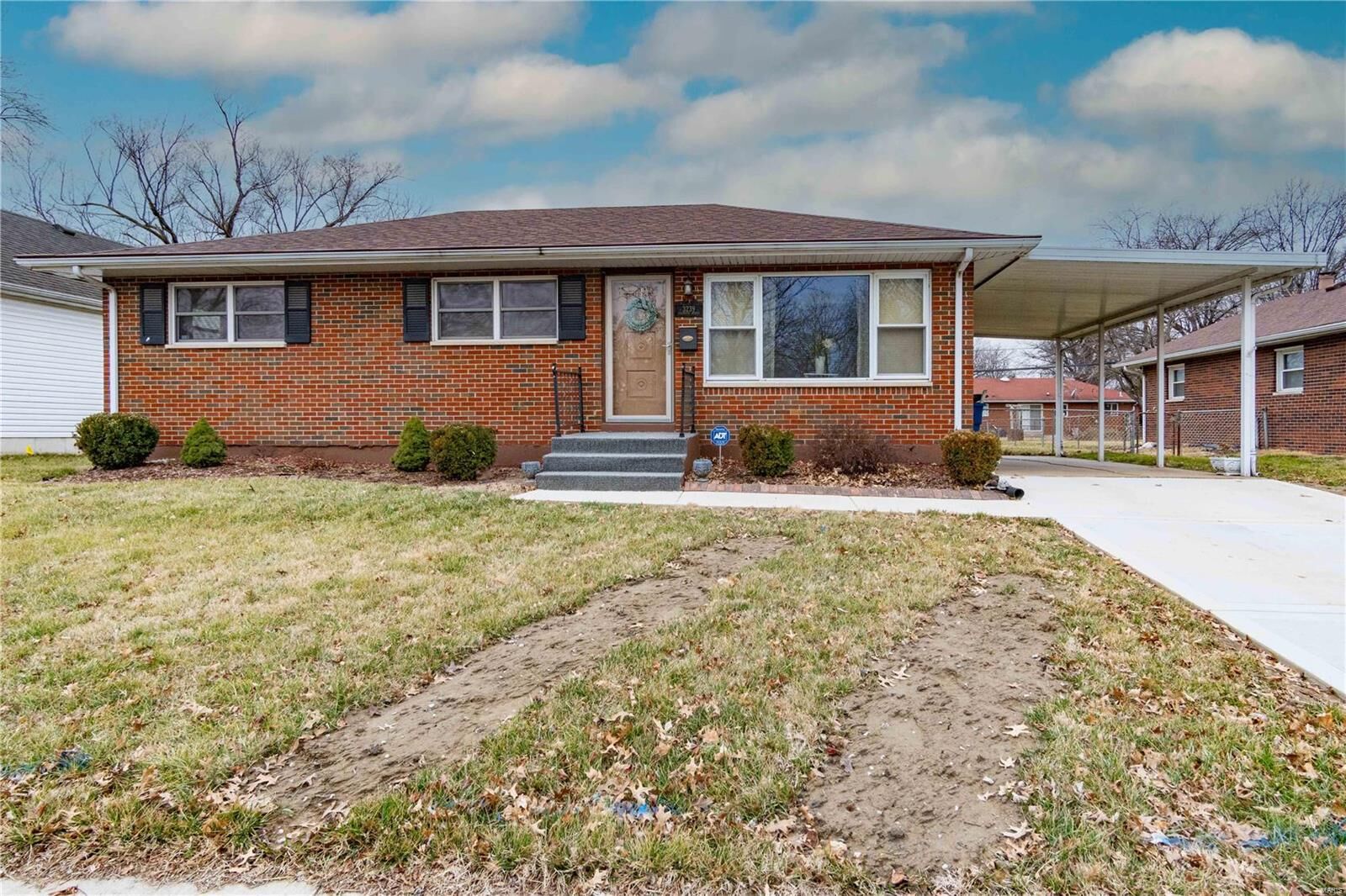 Property Photo: 3239 Edgewood Avenue IL 62040