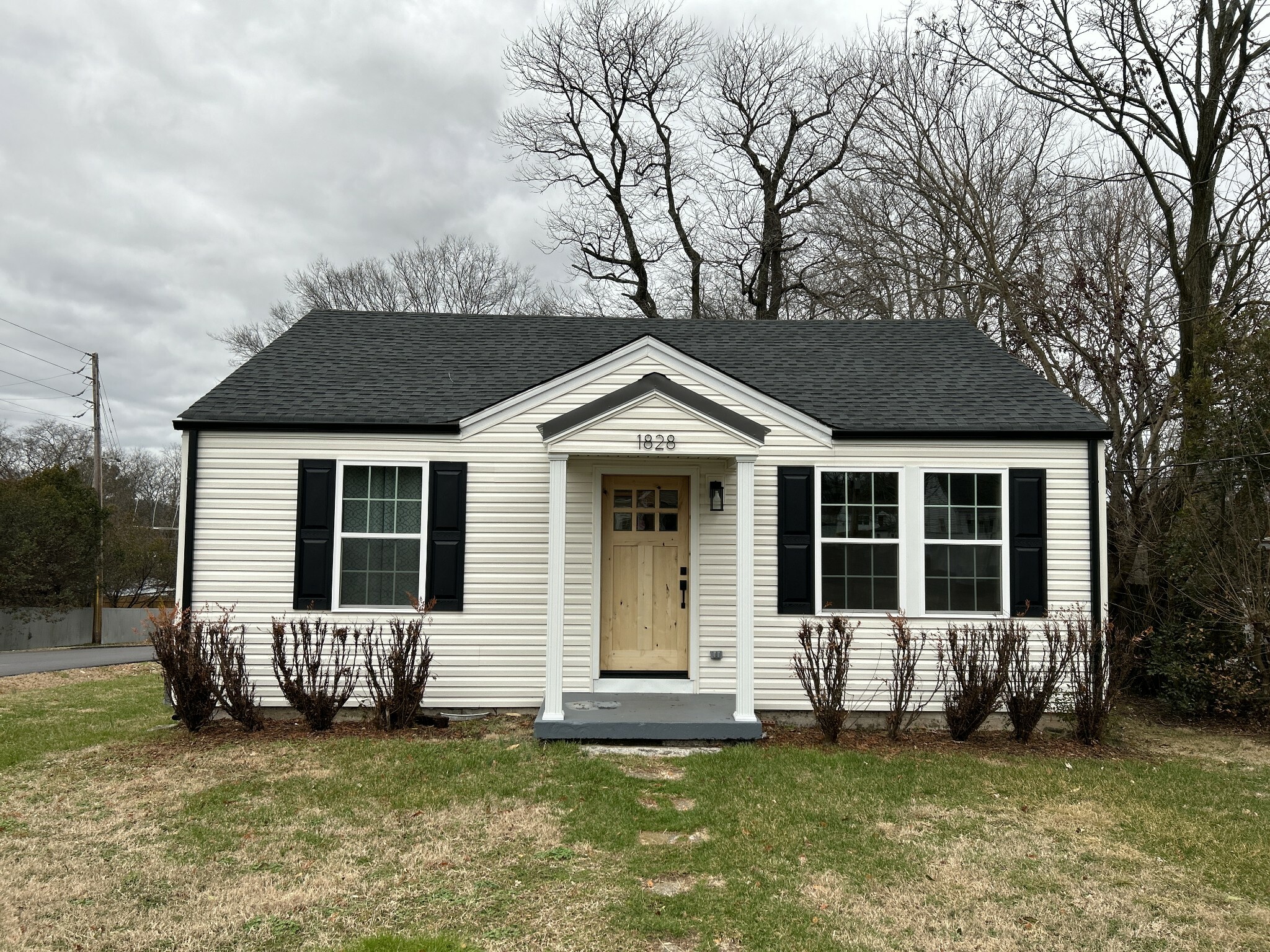 Property Photo:  1828 Parkway Ave  TN 38401 