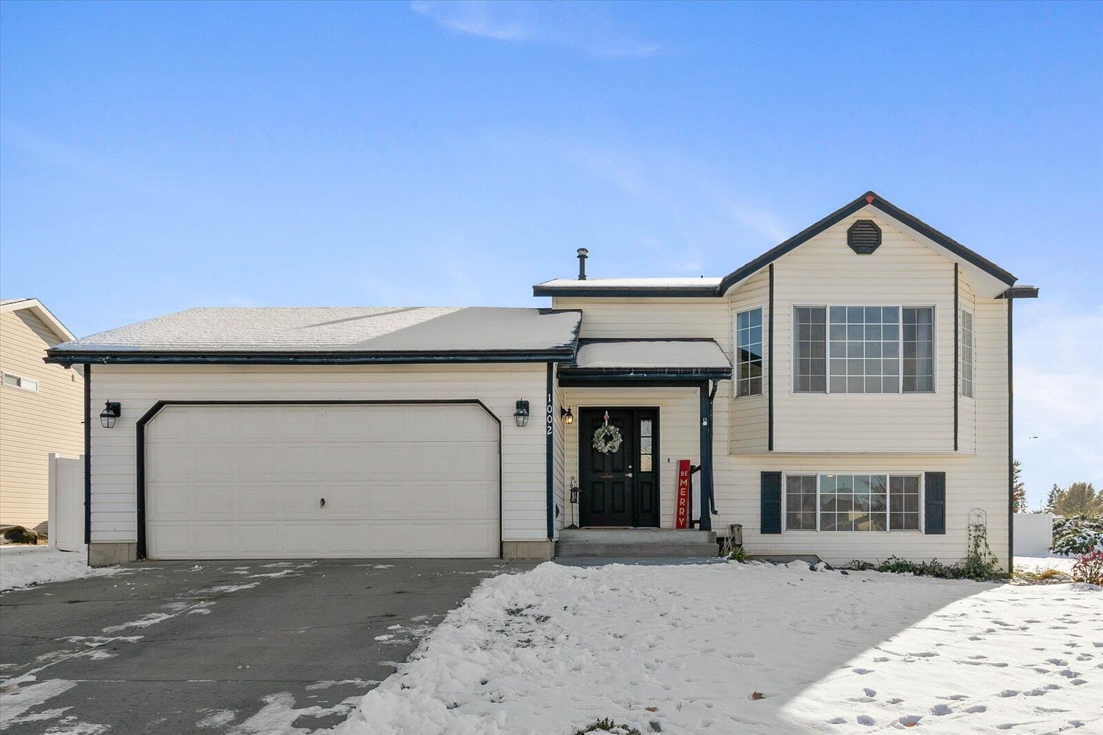 Property Photo: 1002 N Christopher St WA 99022
