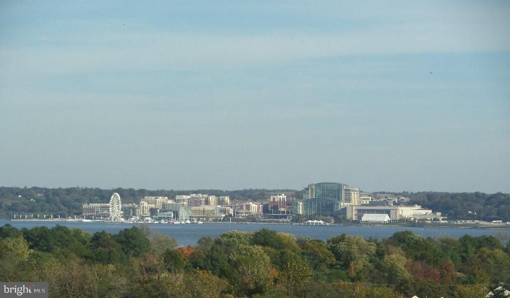 Property Photo:  2059 Huntington Avenue 605  VA 22303