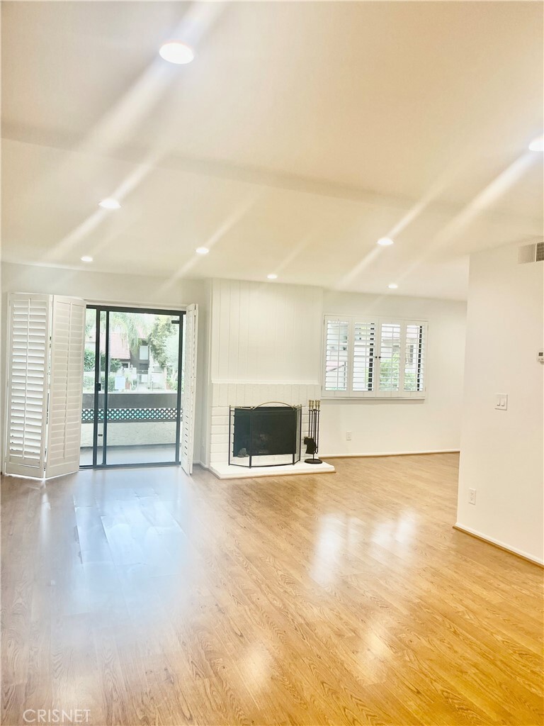 Property Photo: 5800 Owensmouth Avenue 62 CA 91367
