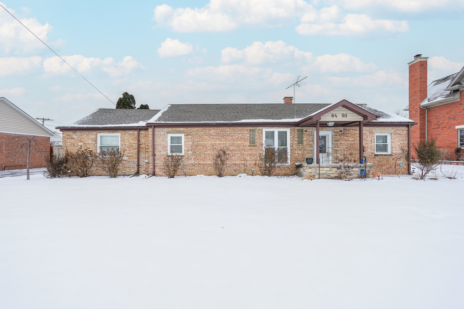 Property Photo:  8450 New England Avenue  IL 60459 