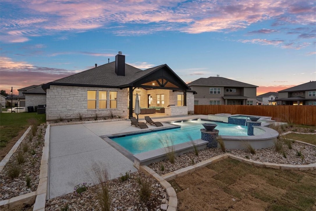 Property Photo: 221 Great Lawn Bend TX 78642