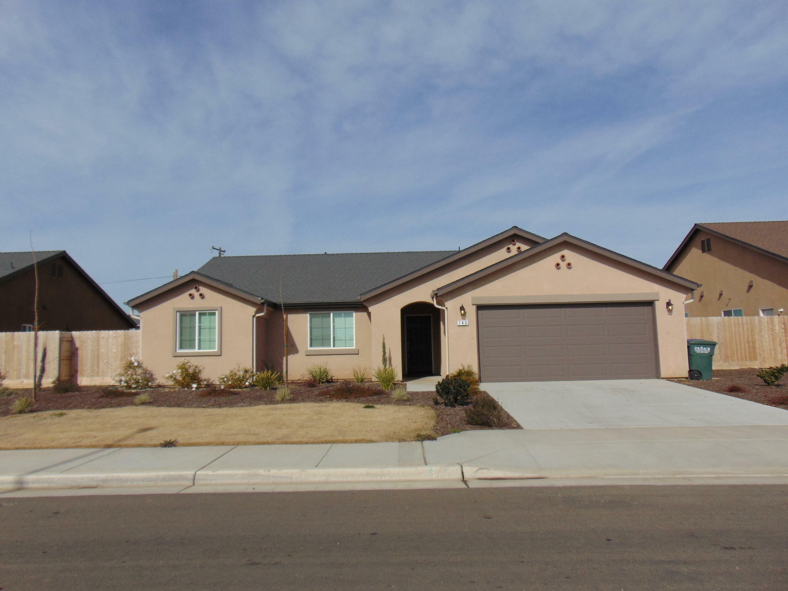 743 Country Place  Dinuba CA 93618 photo