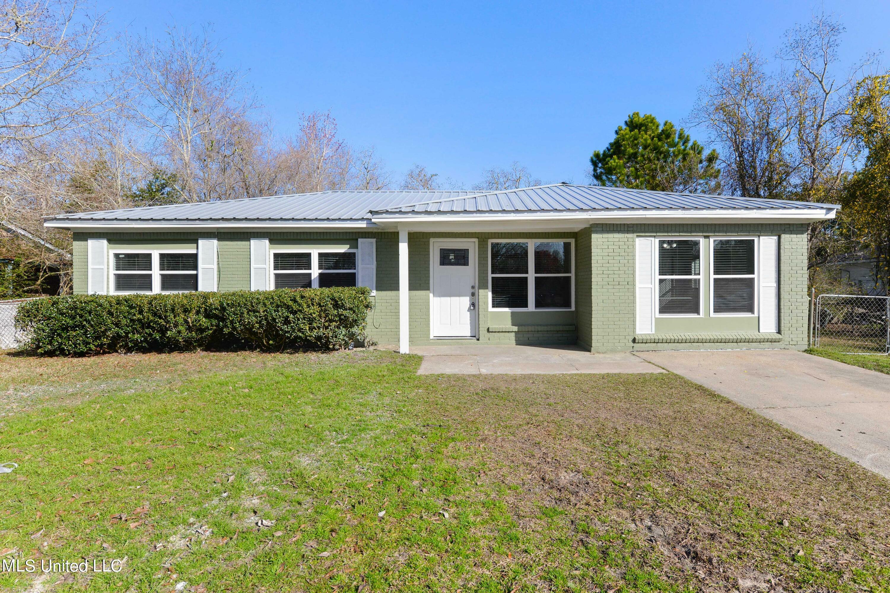 Property Photo:  2883 Gardendale Avenue  MS 39553 