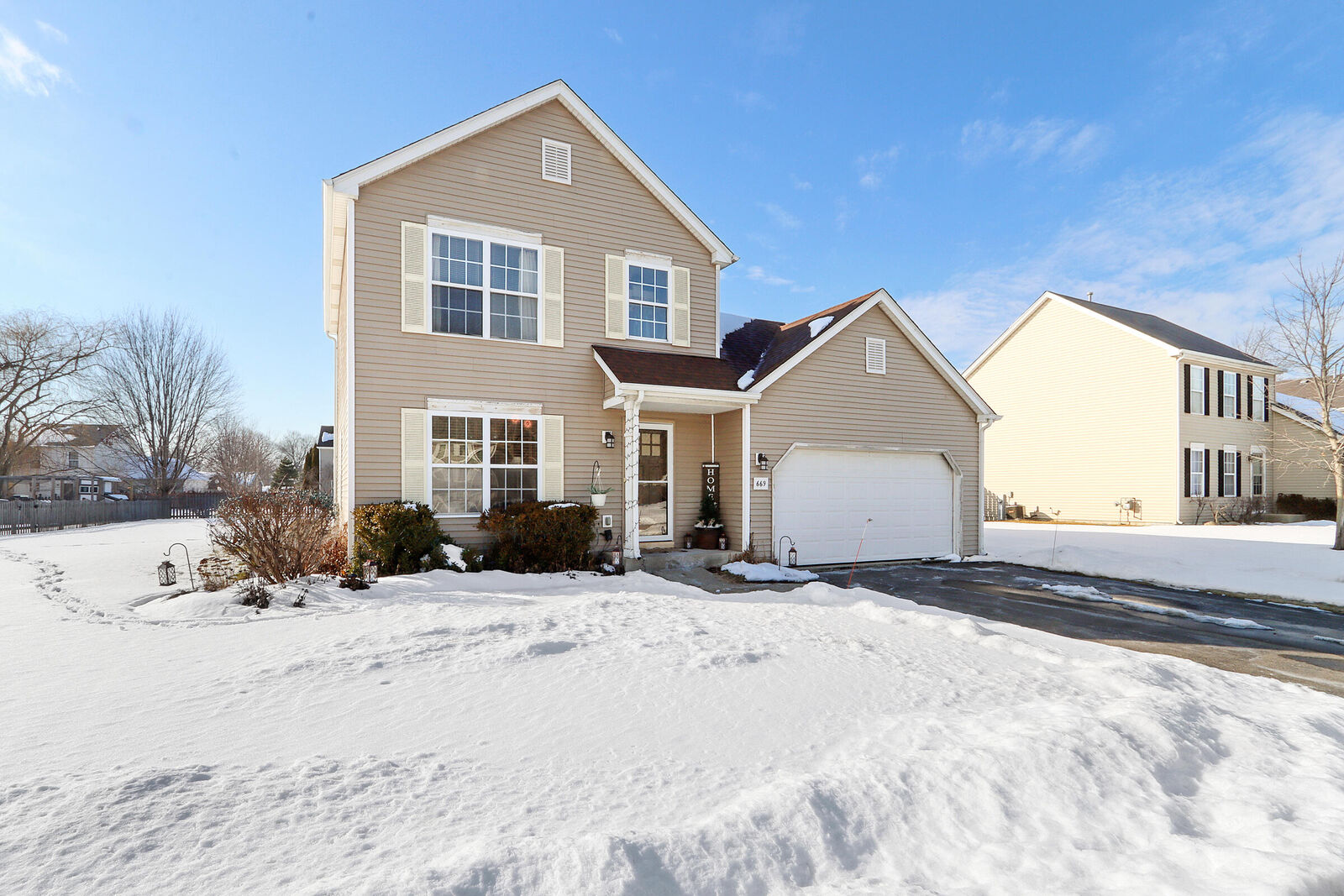 Property Photo: 669 Partridge Pkwy WI 53128