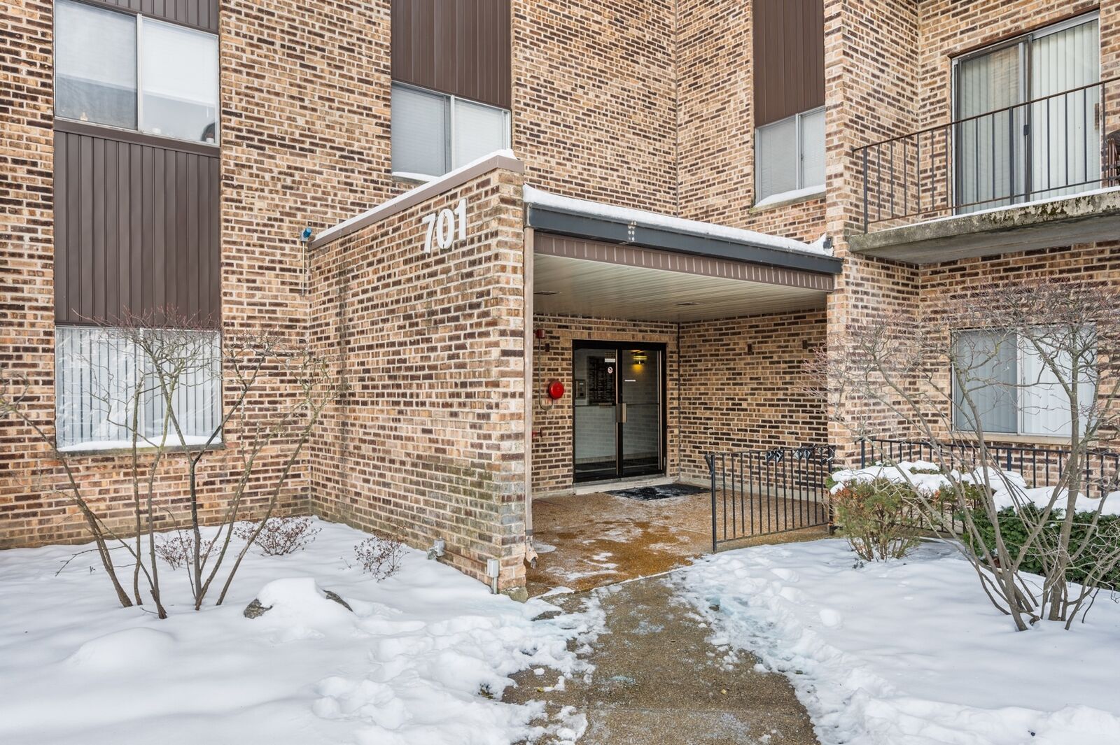 Property Photo:  701 W Huntington Commons Road 417  IL 60056 