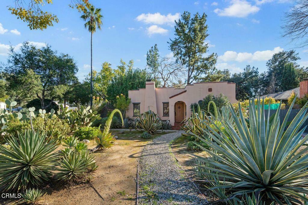 Property Photo: 1006 E Elizabeth Street CA 91104