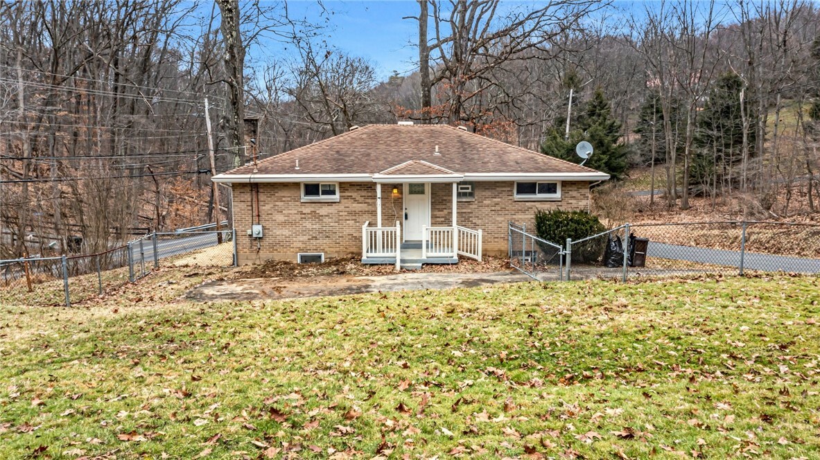 Property Photo: 6054 Sinan Dr PA 15632