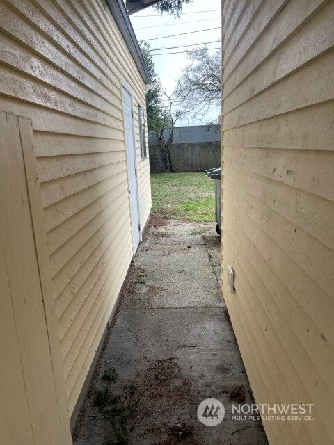 Property Photo:  1111 Lombard Avenue  WA 98201 