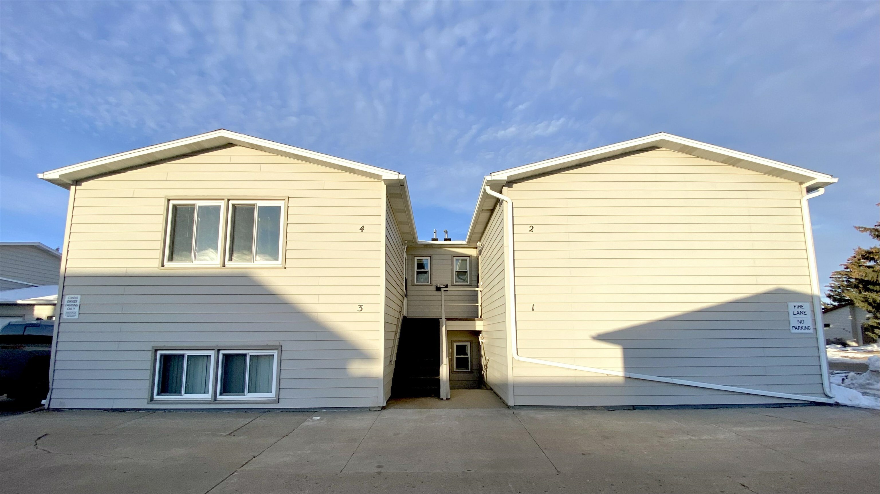 Property Photo:  606 19th Ave Unit 4 SE  ND 58701 