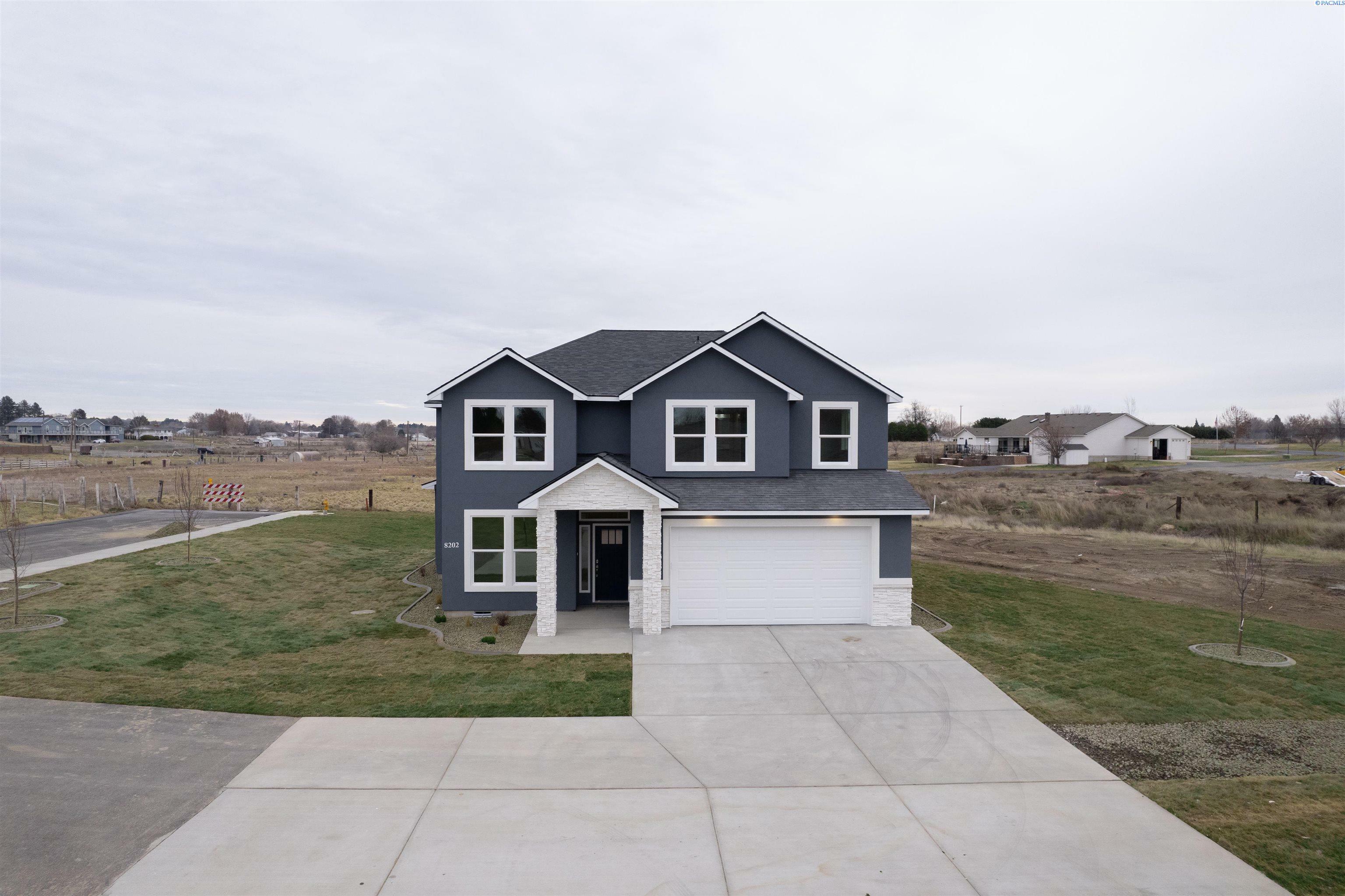 Property Photo: 8202 Robert'S Dr WA 99301