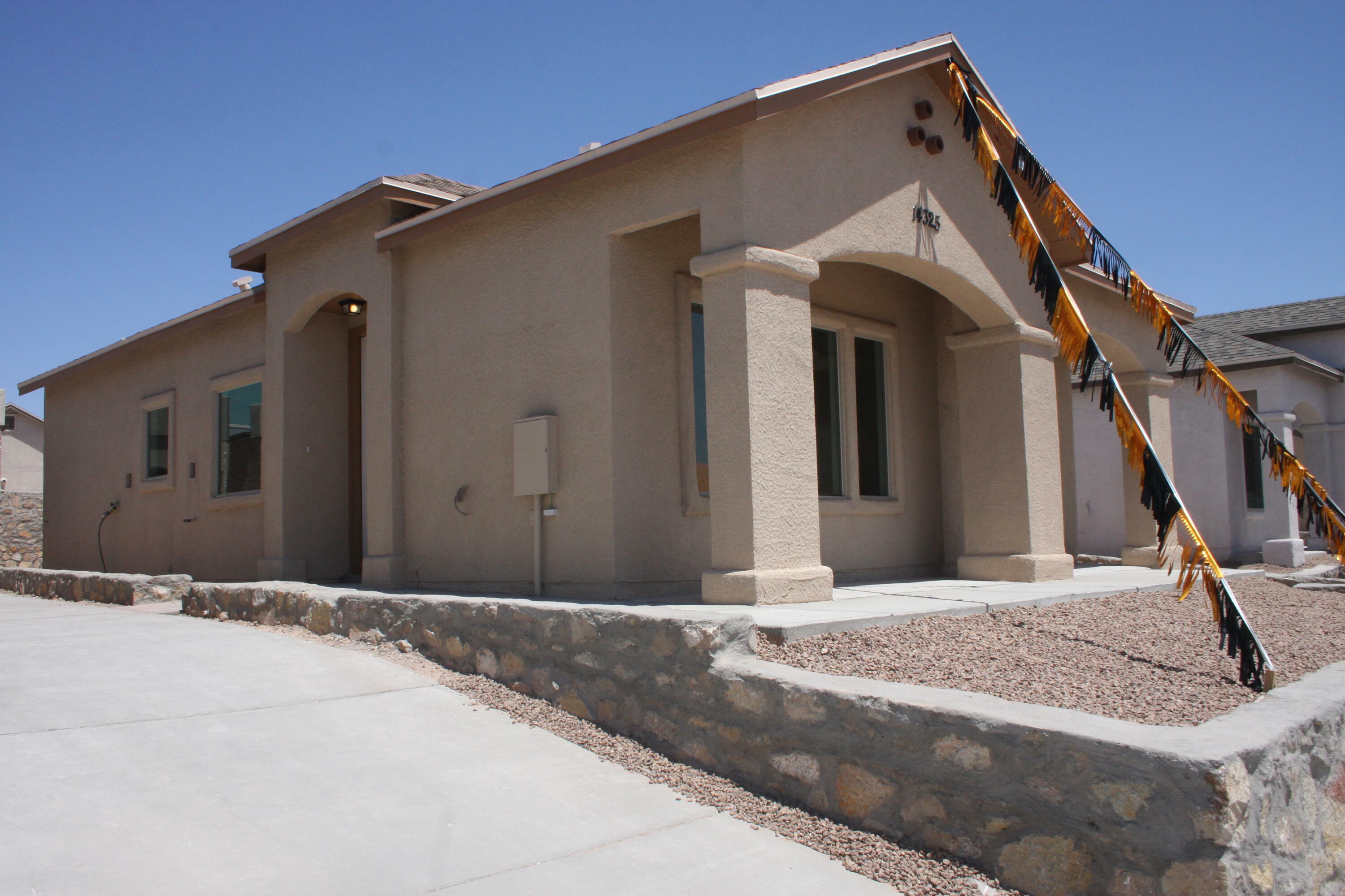 Property Photo: 232 Iichester Way TX 79928