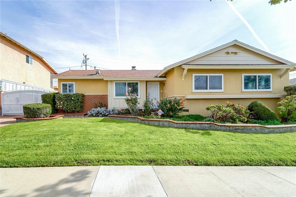 Property Photo: 10708 S 5th Avenue CA 90303