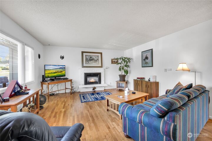 Property Photo: 402 N Clara Street WA 98223