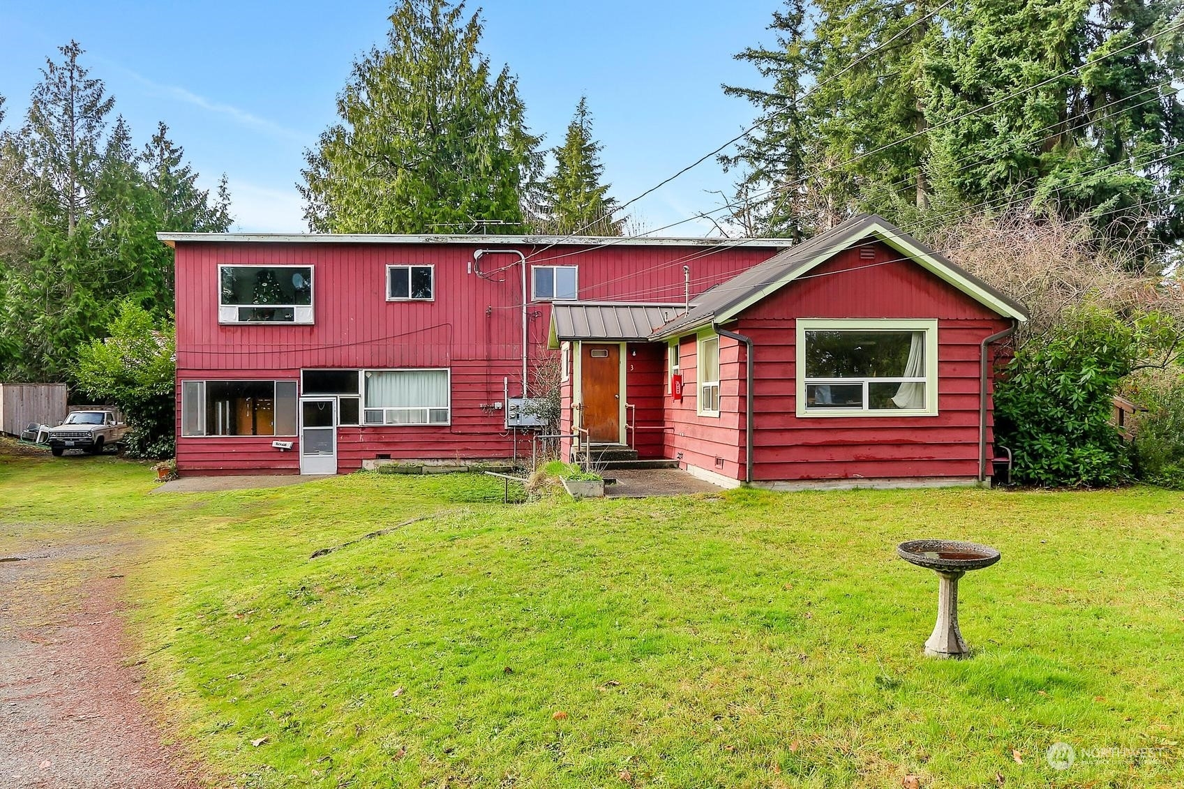 Property Photo:  700  52nd Street SE  WA 98203 