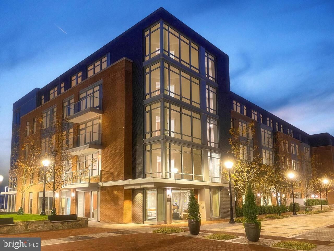 Property Photo:  22 Bakers Walk 405  VA 22314 