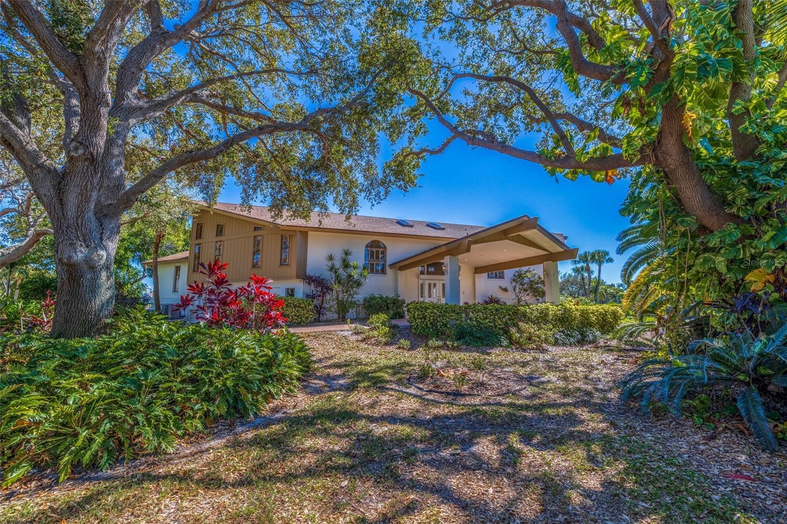 Property Photo: 873 2nd Avenue S FL 33715