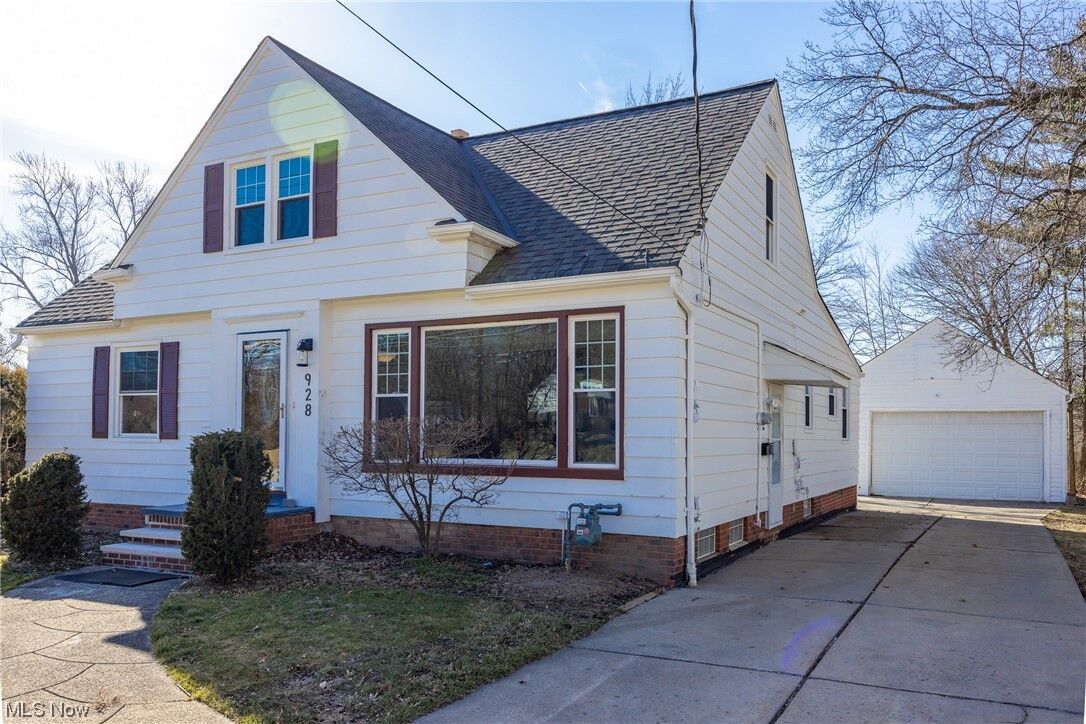Property Photo:  928 Richmond Road  OH 44124 