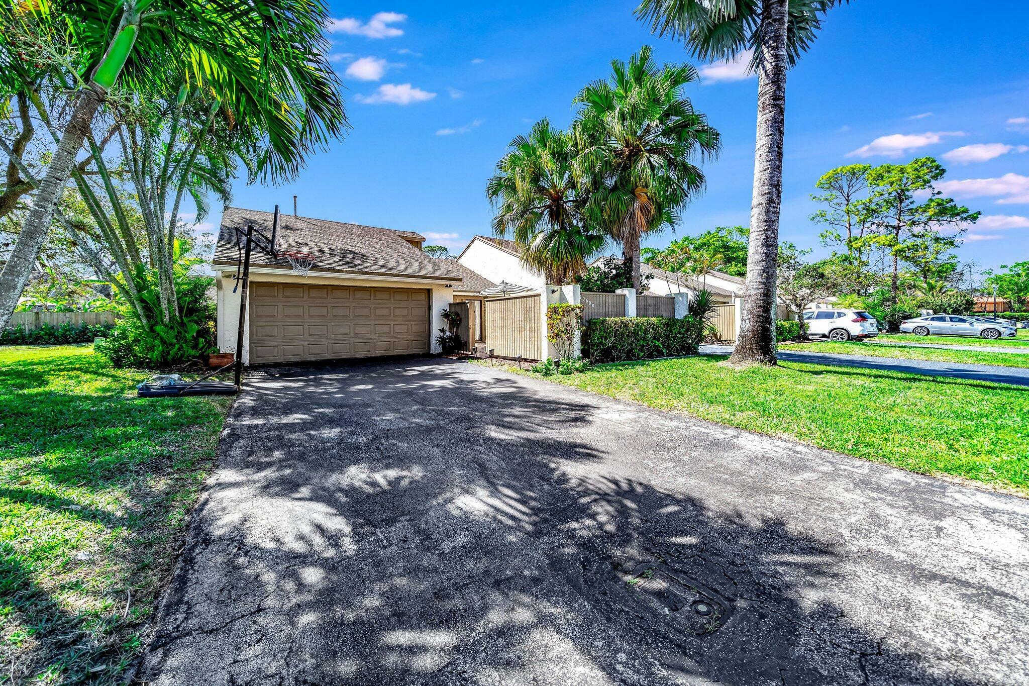 Property Photo:  12600 Shady Pines Court  FL 33414 