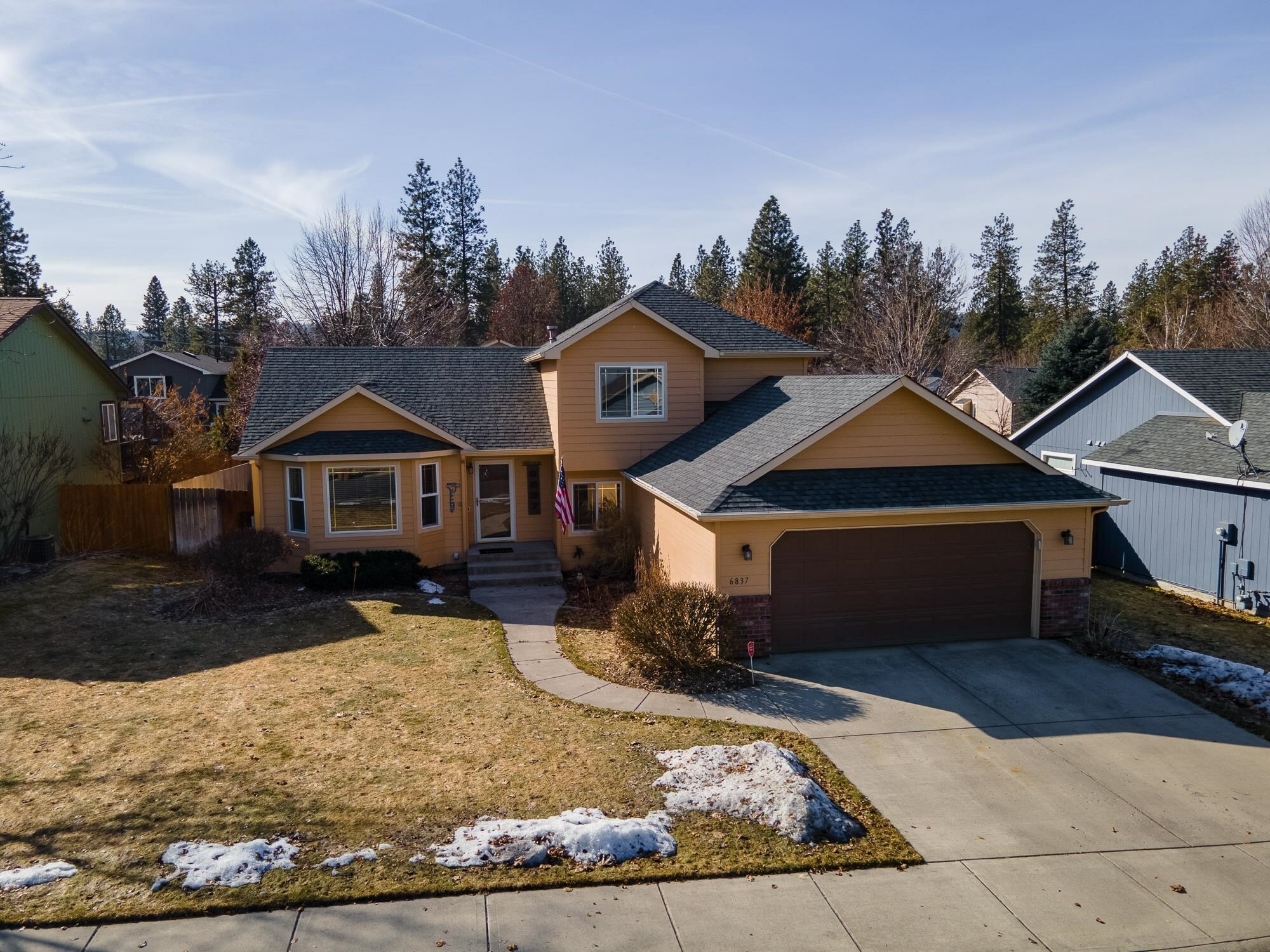 Property Photo: 6837 N Oxford Ln WA 99208