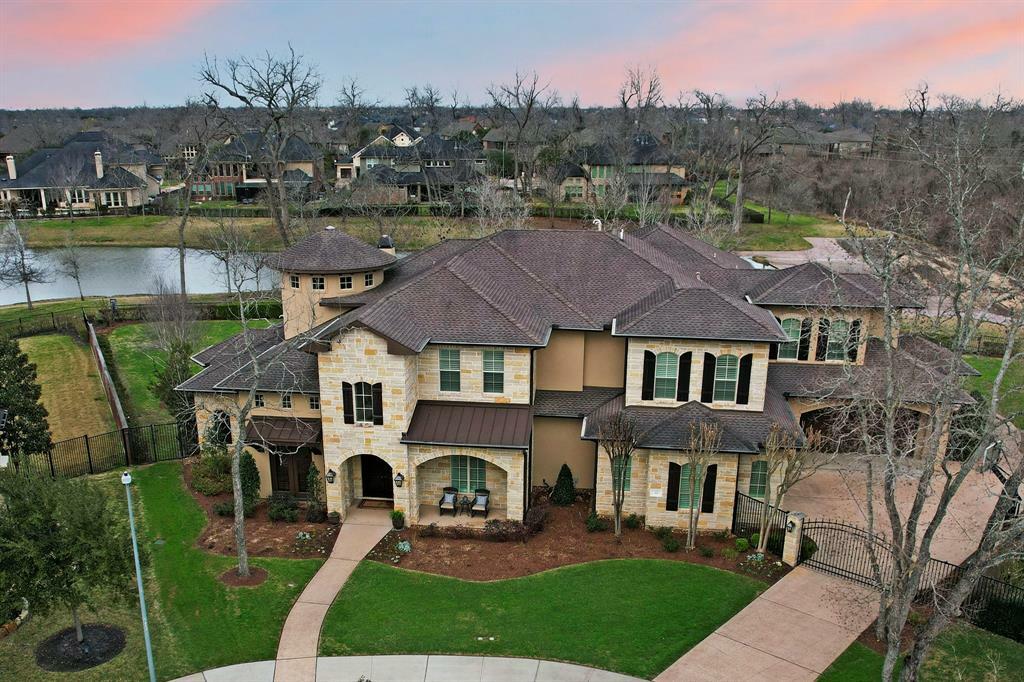 Property Photo: 52 Heights Creek Drive TX 77459