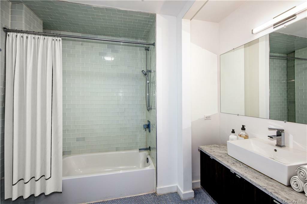 Property Photo: 250 S Central Park Avenue 4H NY 10530