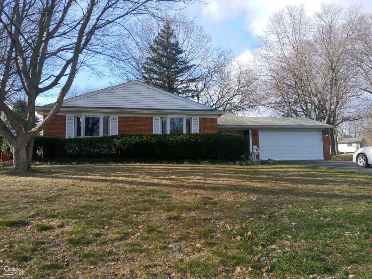 Property Photo:  1151 Winchcombe Dr  MI 48304 