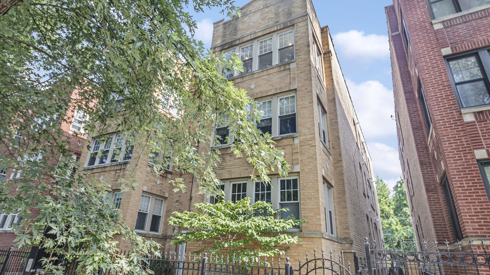 Property Photo:  7315 N Honore Street 3  IL 60626 