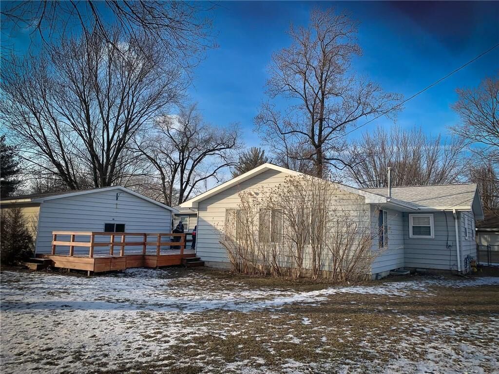 Property Photo:  709 Lincoln Place   61911 