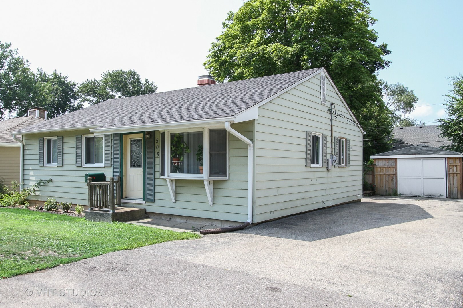 Property Photo:  508 S Lake Street  IL 60060 